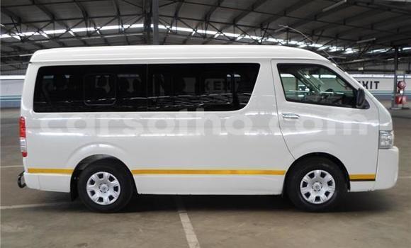 Sayi Na hannu Toyota Grand HiAce White Mota in Maseru a Maseru Sayi Na hannu Toyota Grand HiAce White Mota in Maseru a Maseru