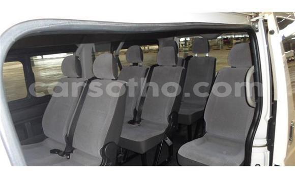 Sayi Na hannu Toyota Grand HiAce White Mota in Maseru a Maseru Sayi Na hannu Toyota Grand HiAce White Mota in Maseru a Maseru