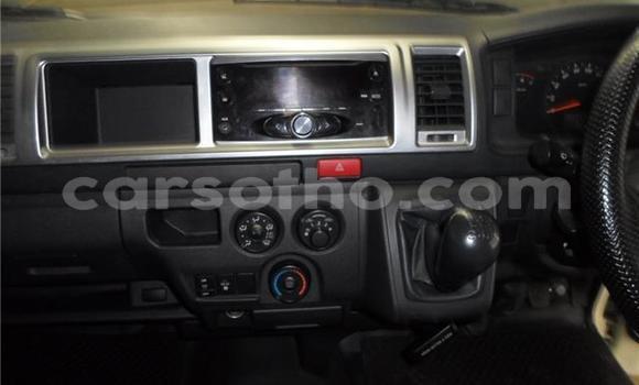 Sayi Na hannu Toyota Grand HiAce White Mota in Maseru a Maseru Sayi Na hannu Toyota Grand HiAce White Mota in Maseru a Maseru