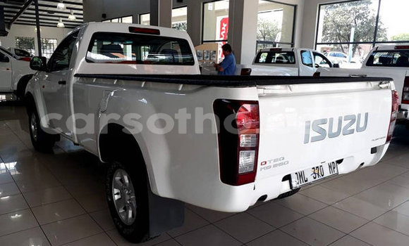 Acheter Occasion Voiture Isuzu KB Blanc à Maputsoa, Leribe Acheter Occasion Voiture Isuzu KB Blanc à Maputsoa, Leribe