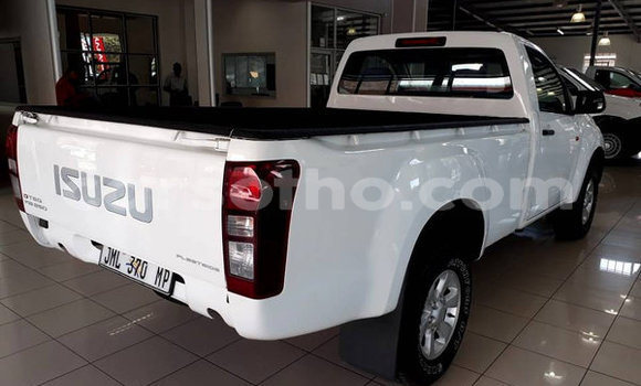 Acheter Occasion Voiture Isuzu KB Blanc à Maputsoa, Leribe Acheter Occasion Voiture Isuzu KB Blanc à Maputsoa, Leribe