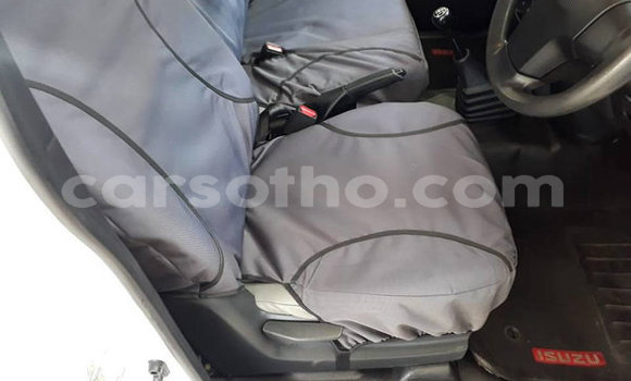 Acheter Occasion Voiture Isuzu KB Blanc à Maputsoa, Leribe Acheter Occasion Voiture Isuzu KB Blanc à Maputsoa, Leribe