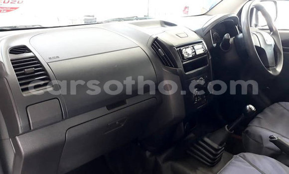 Acheter Occasion Voiture Isuzu KB Blanc à Maputsoa, Leribe Acheter Occasion Voiture Isuzu KB Blanc à Maputsoa, Leribe