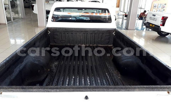 Acheter Occasion Voiture Isuzu KB Blanc à Maputsoa, Leribe Acheter Occasion Voiture Isuzu KB Blanc à Maputsoa, Leribe