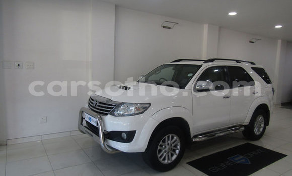 Acheter Occasion Voiture Toyota Fortuner Blanc à Maseru, Maseru Acheter Occasion Voiture Toyota Fortuner Blanc à Maseru, Maseru
