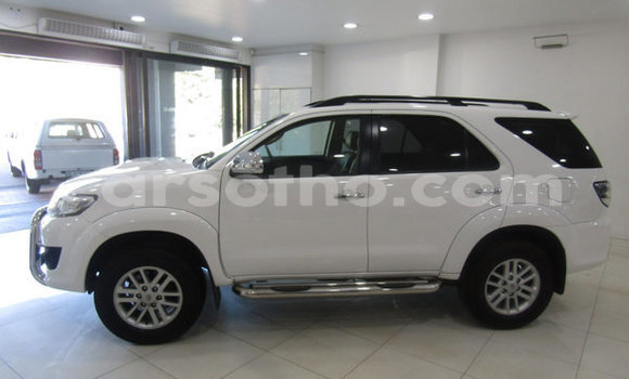 Acheter Occasion Voiture Toyota Fortuner Blanc à Maseru, Maseru Acheter Occasion Voiture Toyota Fortuner Blanc à Maseru, Maseru