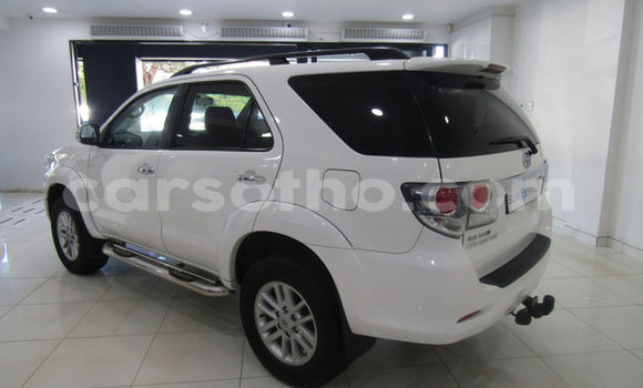 Acheter Occasion Voiture Toyota Fortuner Blanc à Maseru, Maseru Acheter Occasion Voiture Toyota Fortuner Blanc à Maseru, Maseru