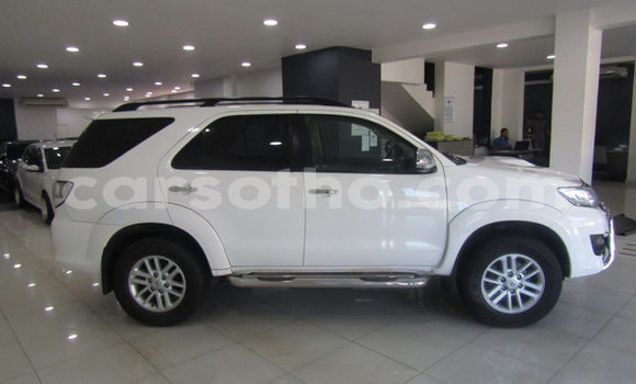 Acheter Occasion Voiture Toyota Fortuner Blanc à Maseru, Maseru Acheter Occasion Voiture Toyota Fortuner Blanc à Maseru, Maseru