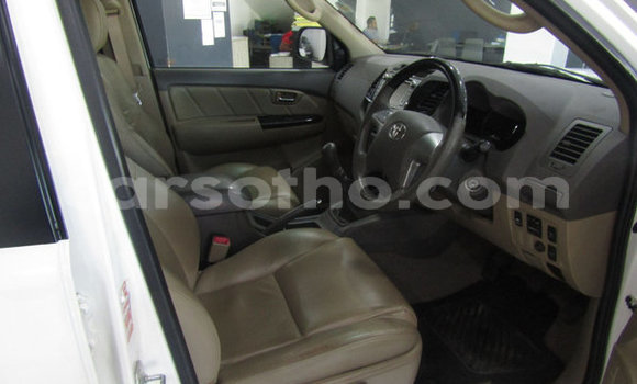 Acheter Occasion Voiture Toyota Fortuner Blanc à Maseru, Maseru Acheter Occasion Voiture Toyota Fortuner Blanc à Maseru, Maseru