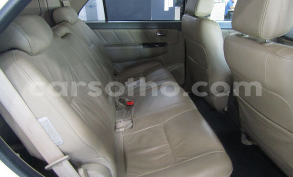 Acheter Occasion Voiture Toyota Fortuner Blanc à Maseru, Maseru Acheter Occasion Voiture Toyota Fortuner Blanc à Maseru, Maseru