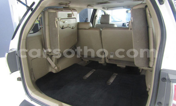Acheter Occasion Voiture Toyota Fortuner Blanc à Maseru, Maseru Acheter Occasion Voiture Toyota Fortuner Blanc à Maseru, Maseru