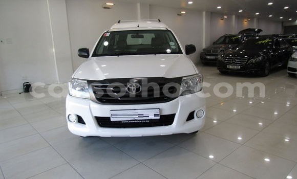 Acheter Occasion Voiture Toyota Hilux Blanc à Maputsoe, Leribe Acheter Occasion Voiture Toyota Hilux Blanc à Maputsoe, Leribe