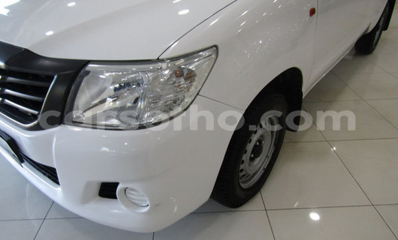 Acheter Occasion Voiture Toyota Hilux Blanc à Maputsoe, Leribe Acheter Occasion Voiture Toyota Hilux Blanc à Maputsoe, Leribe