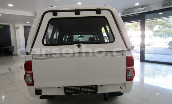 Acheter Occasion Voiture Toyota Hilux Blanc à Maputsoe, Leribe Acheter Occasion Voiture Toyota Hilux Blanc à Maputsoe, Leribe