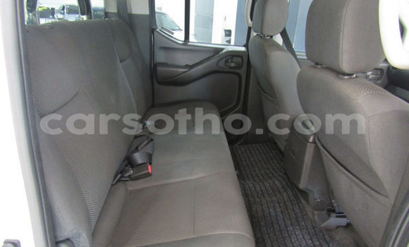 Buy Used Nissan Navara Silver Car in Maputsoe in Leribe Buy Used Nissan Navara Silver Car in Maputsoe in Leribe