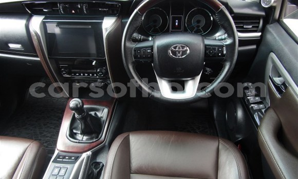 Sayi Na hannu Toyota Fortuner White Mota in Mokhotlong a Berea Sayi Na hannu Toyota Fortuner White Mota in Mokhotlong a Berea