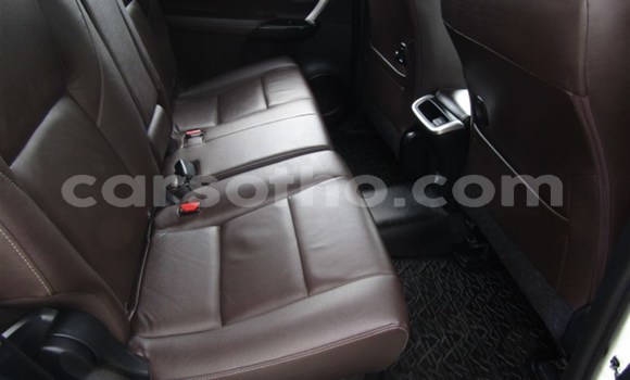 Sayi Na hannu Toyota Fortuner White Mota in Mokhotlong a Berea Sayi Na hannu Toyota Fortuner White Mota in Mokhotlong a Berea