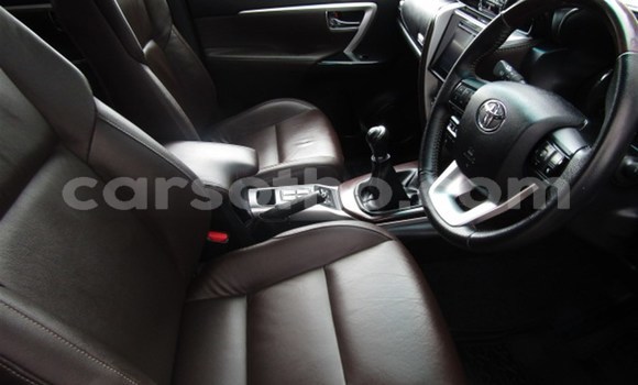Sayi Na hannu Toyota Fortuner White Mota in Mokhotlong a Berea Sayi Na hannu Toyota Fortuner White Mota in Mokhotlong a Berea