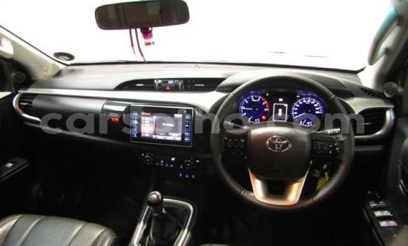 اشتري مستعمل Toyota Hilux Silver سيارة في Roma في Maseru اشتري مستعمل Toyota Hilux Silver سيارة في Roma في Maseru