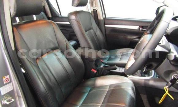 اشتري مستعمل Toyota Hilux Silver سيارة في Roma في Maseru اشتري مستعمل Toyota Hilux Silver سيارة في Roma في Maseru