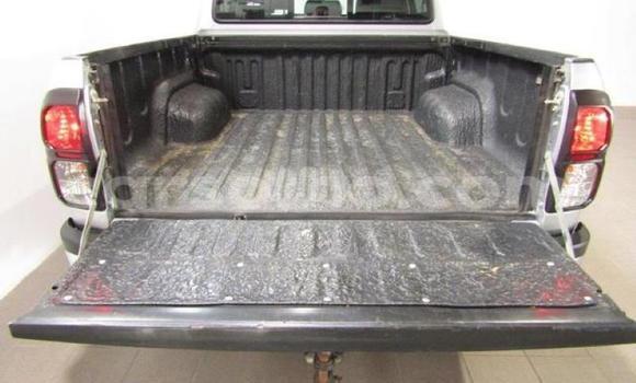 اشتري مستعمل Toyota Hilux Silver سيارة في Roma في Maseru اشتري مستعمل Toyota Hilux Silver سيارة في Roma في Maseru