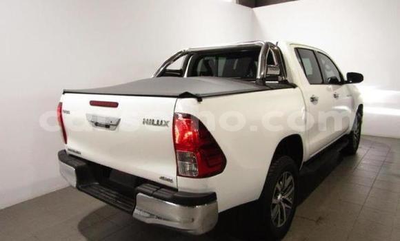 اشتري مستعمل Toyota Hilux White سيارة في Maseru في Maseru اشتري مستعمل Toyota Hilux White سيارة في Maseru في Maseru