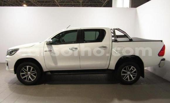 اشتري مستعمل Toyota Hilux White سيارة في Maseru في Maseru اشتري مستعمل Toyota Hilux White سيارة في Maseru في Maseru