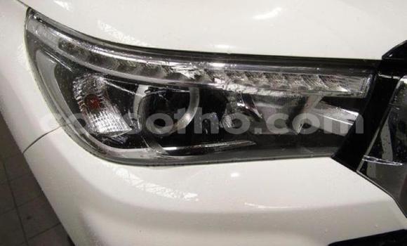 اشتري مستعمل Toyota Hilux White سيارة في Maseru في Maseru اشتري مستعمل Toyota Hilux White سيارة في Maseru في Maseru