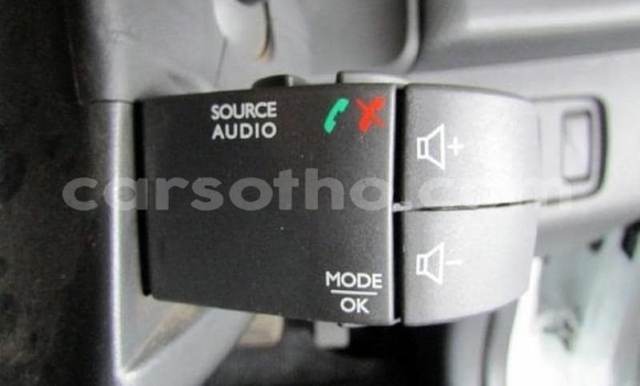 Buy Used Renault Clio White Car in Maseru in Maseru Buy Used Renault Clio White Car in Maseru in Maseru