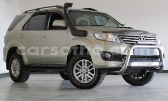 Sayi Na hannu Toyota Fortuner Silver Mota in Maseru a Maseru Sayi Na hannu Toyota Fortuner Silver Mota in Maseru a Maseru