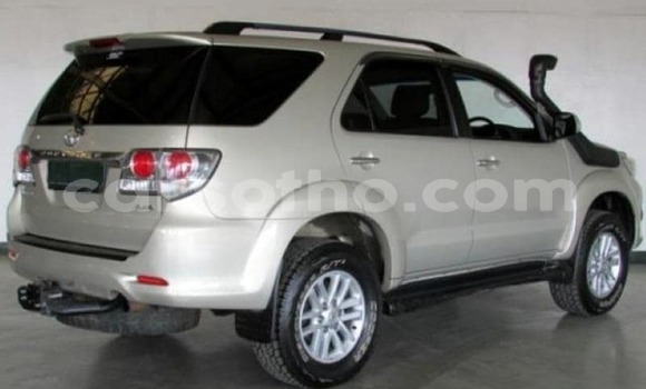 Sayi Na hannu Toyota Fortuner Silver Mota in Maseru a Maseru Sayi Na hannu Toyota Fortuner Silver Mota in Maseru a Maseru