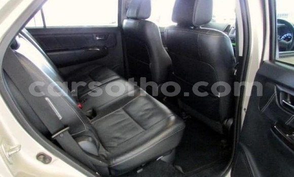 Sayi Na hannu Toyota Fortuner Silver Mota in Maseru a Maseru Sayi Na hannu Toyota Fortuner Silver Mota in Maseru a Maseru