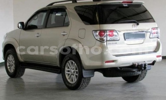 Sayi Na hannu Toyota Fortuner Silver Mota in Maseru a Maseru Sayi Na hannu Toyota Fortuner Silver Mota in Maseru a Maseru