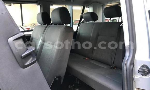 Sayi Na hannu Volkswagen Caravelle Silver Mota in Maseru a Maseru Sayi Na hannu Volkswagen Caravelle Silver Mota in Maseru a Maseru