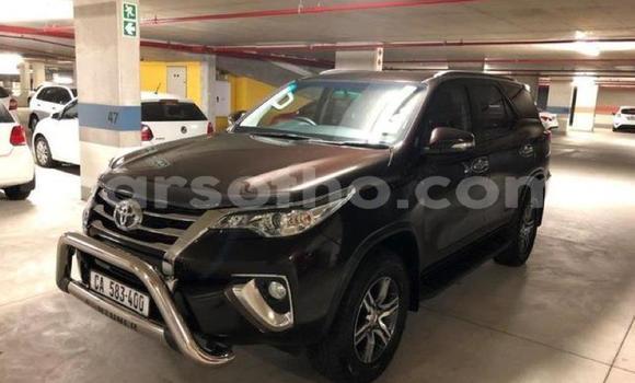 Sayi Na hannu Toyota Fortuner Black Mota in Maseru a Maseru Sayi Na hannu Toyota Fortuner Black Mota in Maseru a Maseru