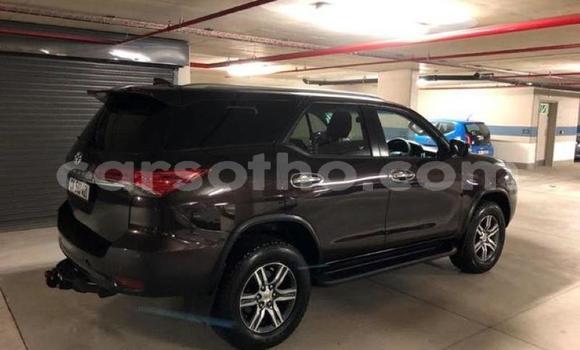 Sayi Na hannu Toyota Fortuner Black Mota in Maseru a Maseru Sayi Na hannu Toyota Fortuner Black Mota in Maseru a Maseru