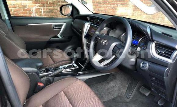 Sayi Na hannu Toyota Fortuner Black Mota in Maseru a Maseru Sayi Na hannu Toyota Fortuner Black Mota in Maseru a Maseru