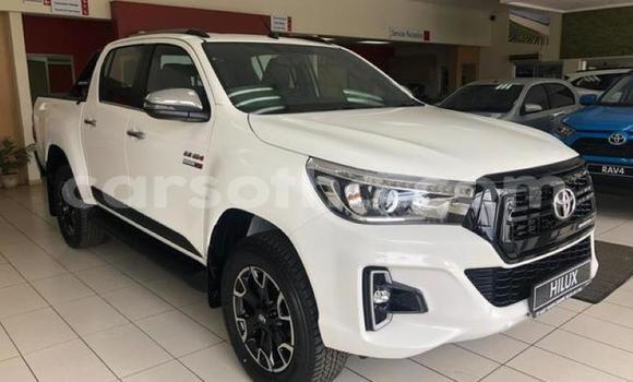 Buy Used Toyota Hilux White Car in Maputsoe in Leribe Buy Used Toyota Hilux White Car in Maputsoe in Leribe