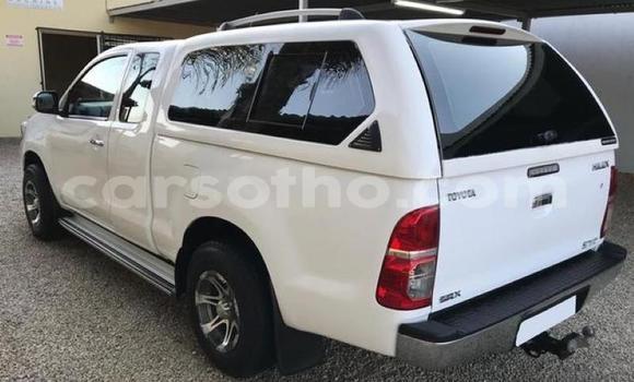 Acheter Occasion Voiture Toyota Hilux Blanc à Hlotse, Leribe Acheter Occasion Voiture Toyota Hilux Blanc à Hlotse, Leribe