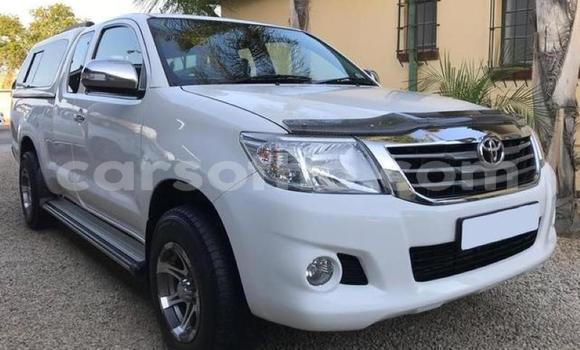 Acheter Occasion Voiture Toyota Hilux Blanc à Hlotse, Leribe Acheter Occasion Voiture Toyota Hilux Blanc à Hlotse, Leribe