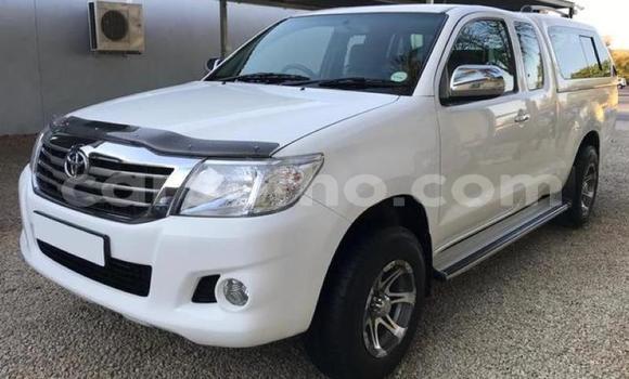 Acheter Occasion Voiture Toyota Hilux Blanc à Hlotse, Leribe Acheter Occasion Voiture Toyota Hilux Blanc à Hlotse, Leribe