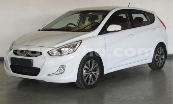 Sayi Na hannu Hyundai Accent White Mota in Maseru a Maseru Sayi Na hannu Hyundai Accent White Mota in Maseru a Maseru