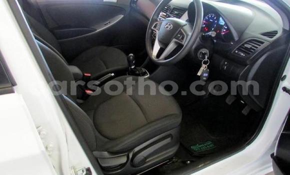 Sayi Na hannu Hyundai Accent White Mota in Maseru a Maseru Sayi Na hannu Hyundai Accent White Mota in Maseru a Maseru