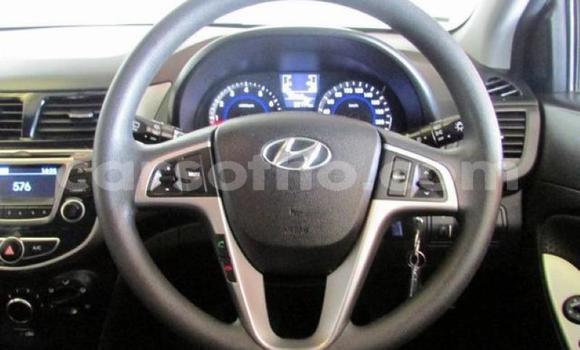 Sayi Na hannu Hyundai Accent White Mota in Maseru a Maseru Sayi Na hannu Hyundai Accent White Mota in Maseru a Maseru