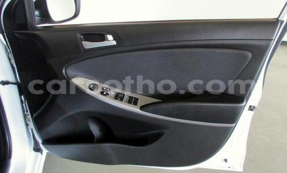Sayi Na hannu Hyundai Accent White Mota in Maseru a Maseru Sayi Na hannu Hyundai Accent White Mota in Maseru a Maseru