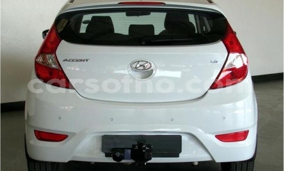 Sayi Na hannu Hyundai Accent White Mota in Maseru a Maseru Sayi Na hannu Hyundai Accent White Mota in Maseru a Maseru