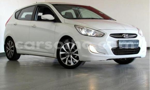 Sayi Na hannu Hyundai Accent White Mota in Maseru a Maseru Sayi Na hannu Hyundai Accent White Mota in Maseru a Maseru