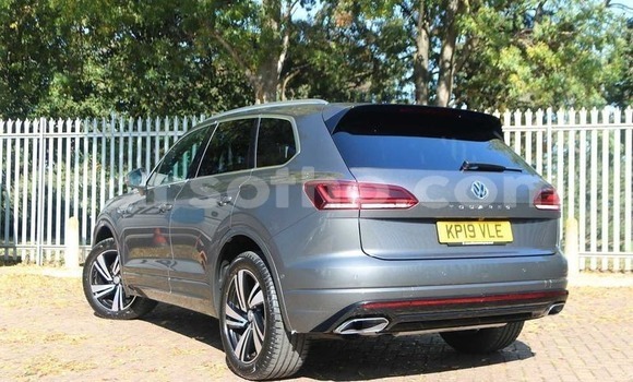 Acheter Occasion Voiture Volkswagen Touareg Gris à Thaba–Tseka, Mafeteng Acheter Occasion Voiture Volkswagen Touareg Gris à Thaba–Tseka, Mafeteng