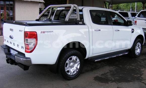 Sayi Na hannu Ford Ranger White Mota in Maseru a Maseru Sayi Na hannu Ford Ranger White Mota in Maseru a Maseru