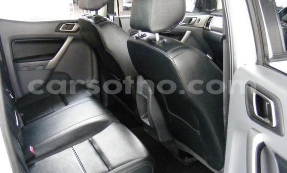 Sayi Na hannu Ford Ranger White Mota in Maseru a Maseru Sayi Na hannu Ford Ranger White Mota in Maseru a Maseru